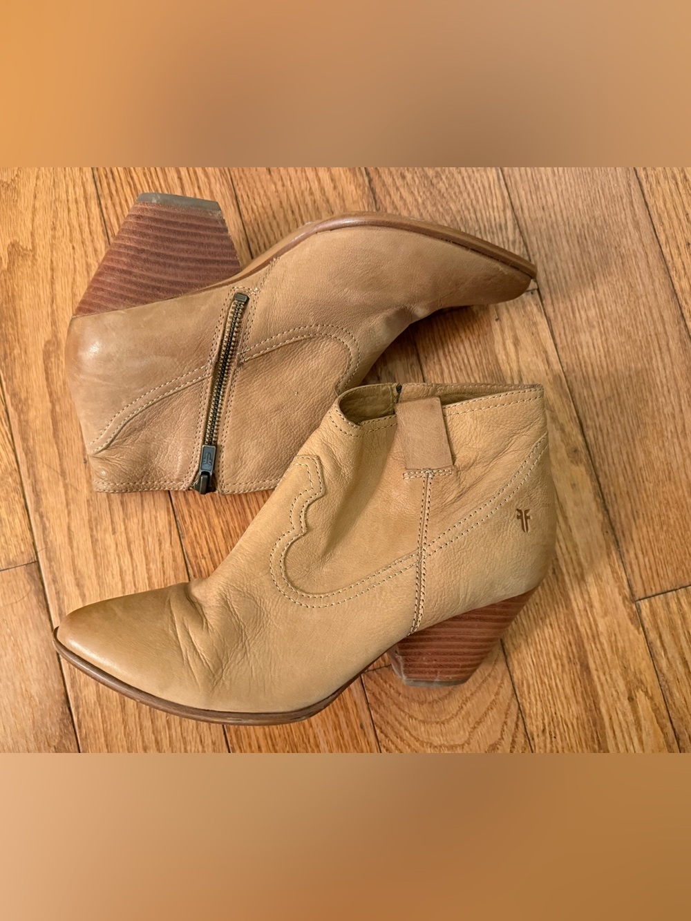 Frye Reina Tan Sand Suede Ankle Booties with Stacked Heel Size 8 Women’s